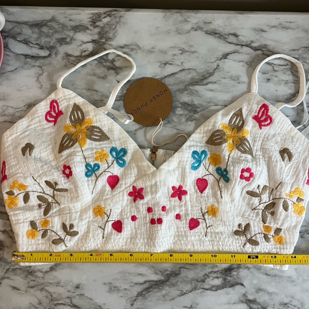 Embroidered Crop Top - Picture 5 of 7